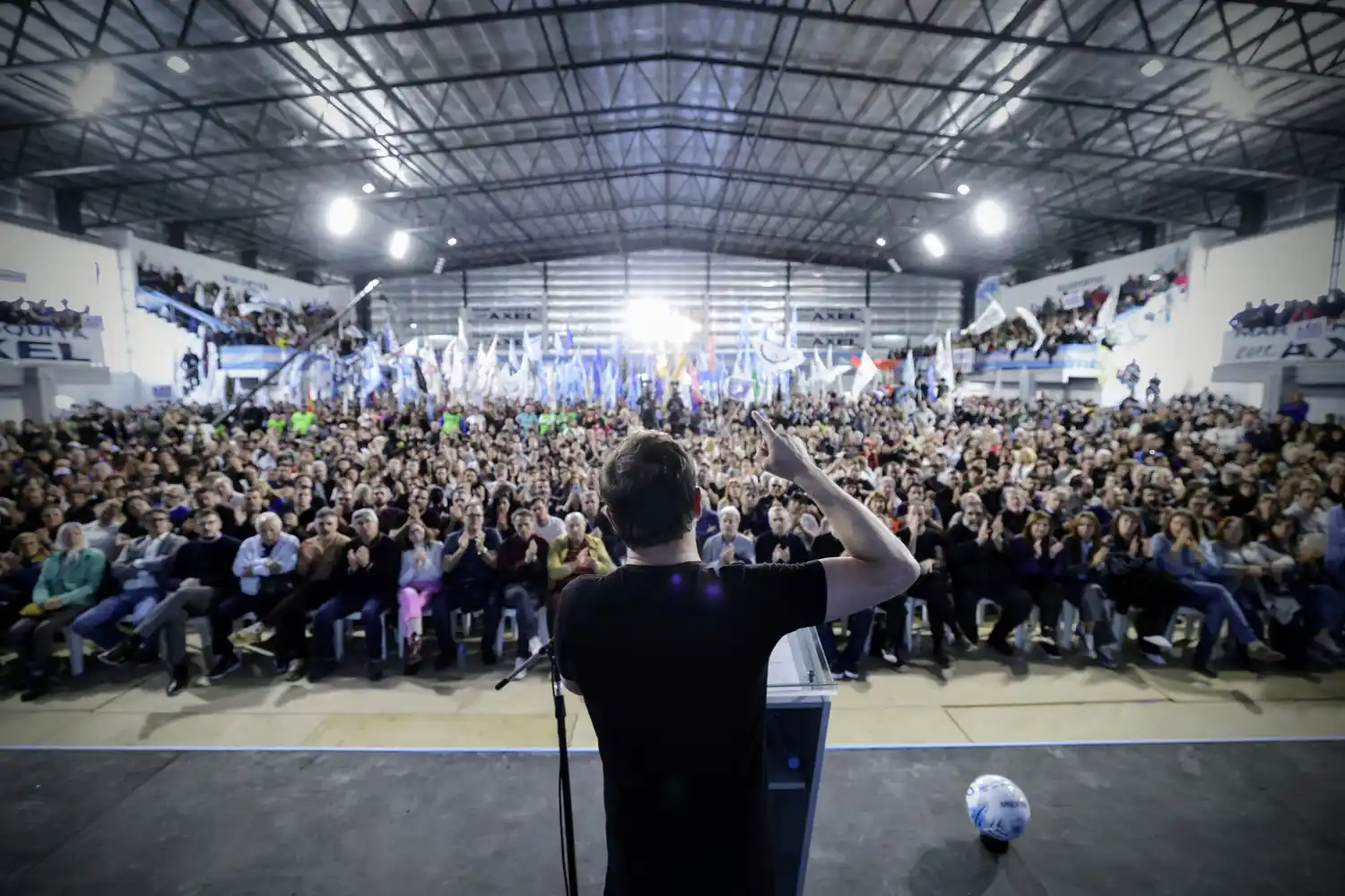 Kicillof criticó a Milei y dijo: “Ya no se trata de volver mejores, se trata de mejorar para volver”