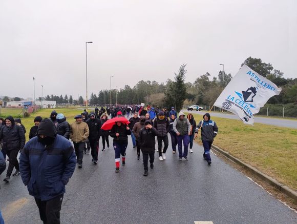 Corte en autopista Buenos Aires-La Plata por protesta salarial del Astillero Río Santiago: qué reclaman a la Provincia