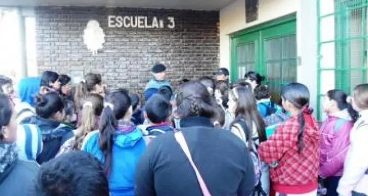 Dictado de clases rotativas en la Escuela Nº3