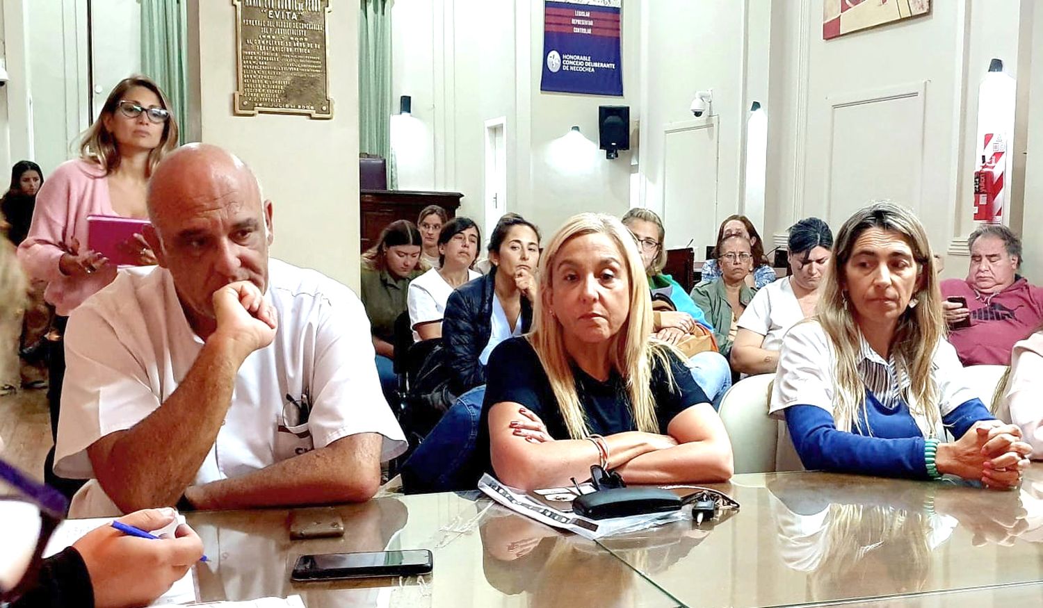 Nuevo encuentro. El que tendrán este lunes, Andrea Perestiuk, secretaria de salud (centro), con los integrantes de Cicop