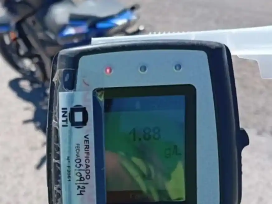 El vehículo y la licencia fueron retenidos y la multa supera los 700 mil pesos.