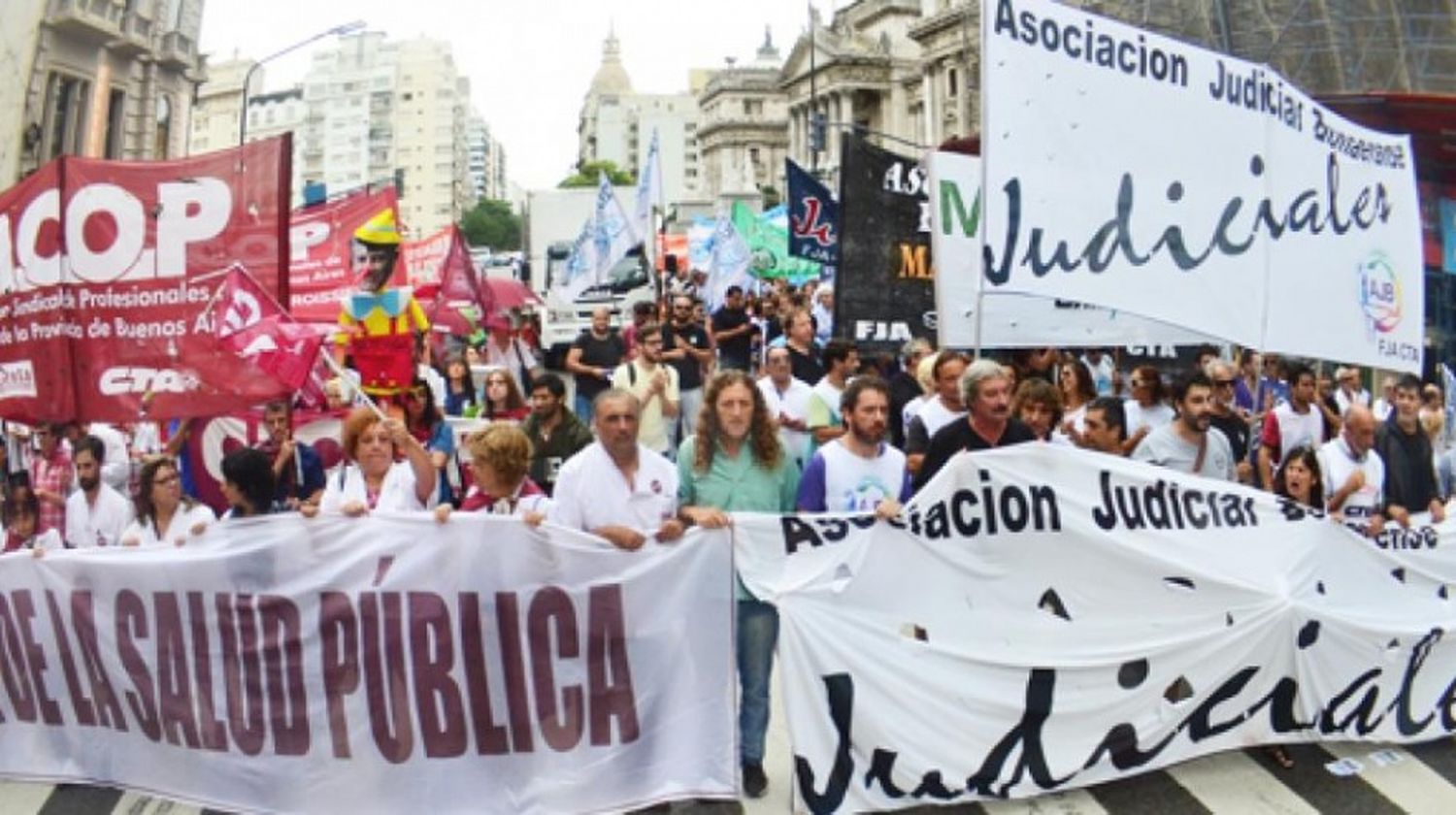 Estatales bonaerenses: Movilización y carpa frente al Congreso nacional