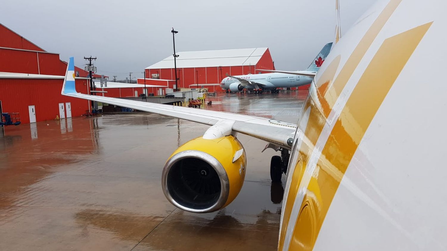 Ya está en vuelo hacia la Argentina el Boeing 737-800 LV-HKN de Flybondi