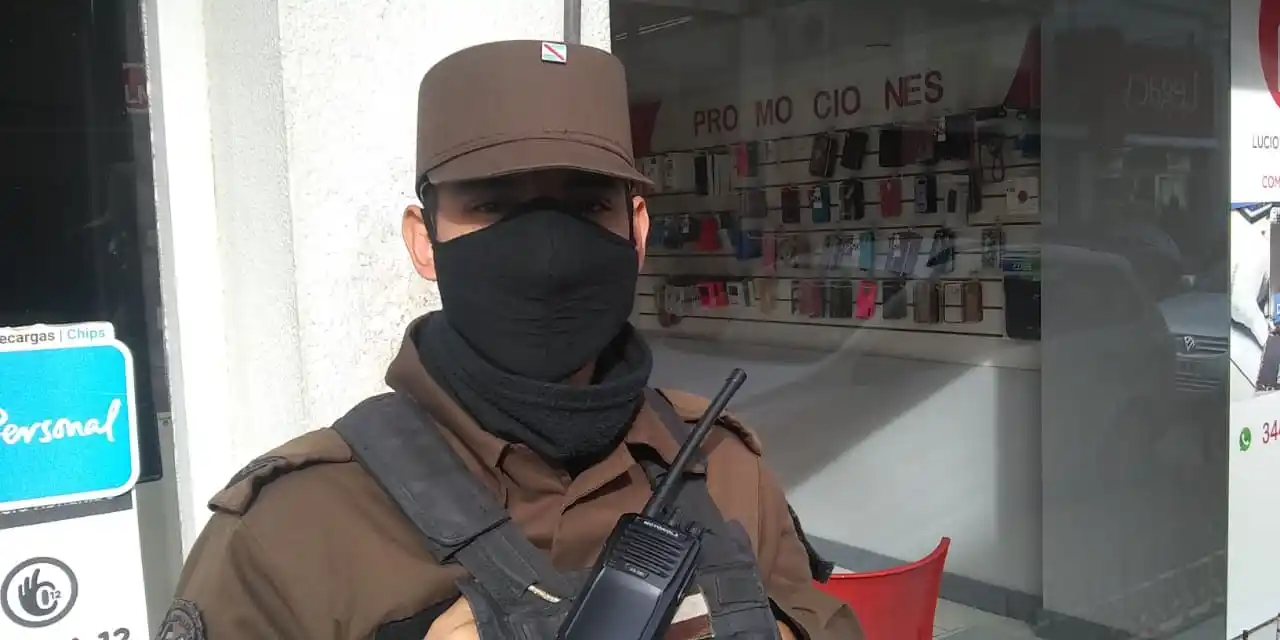 Hay tres policías internados en el Hospital Centenario