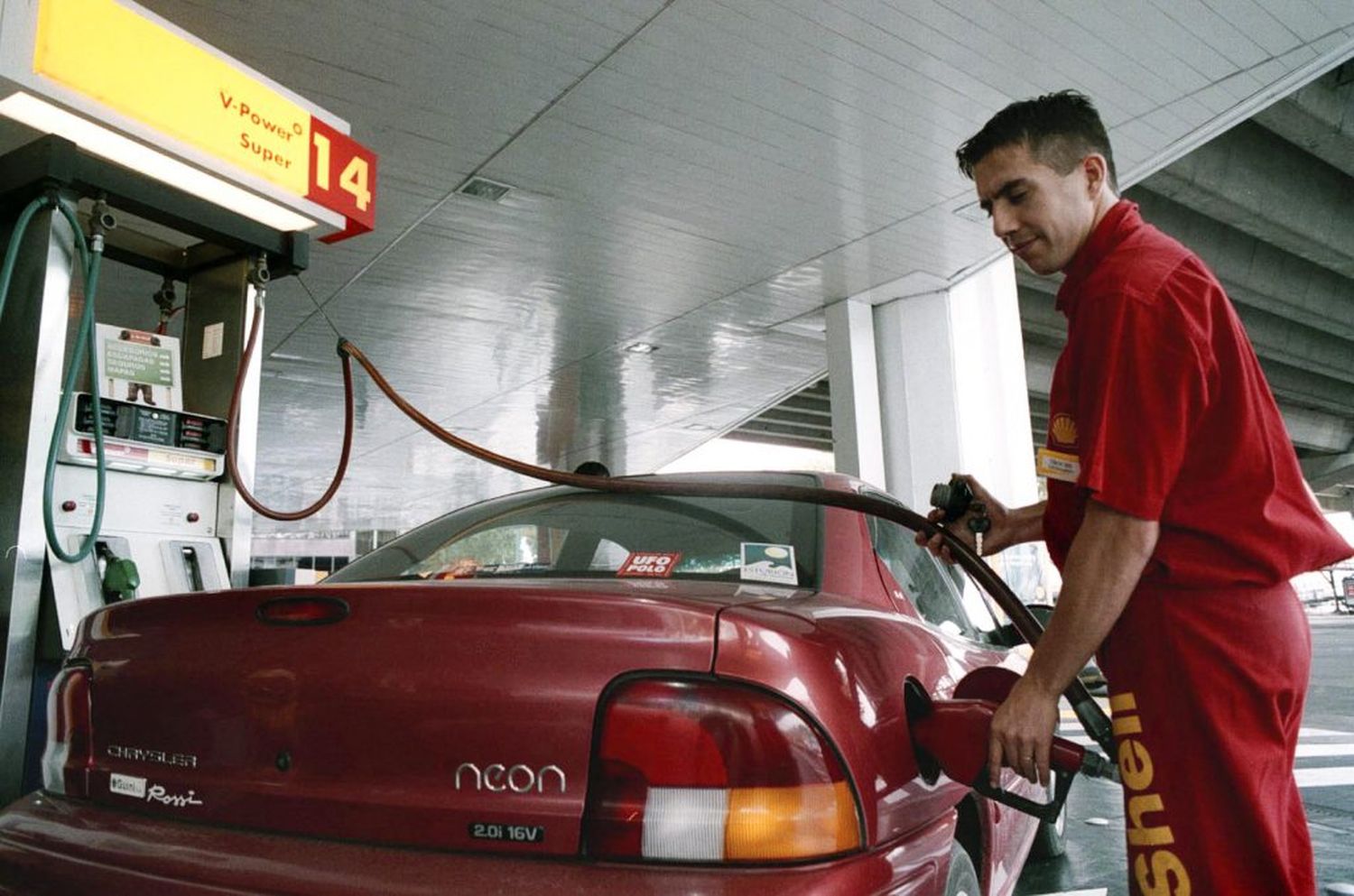 El aumento de combustibles que se aplicará desde mañana será de entre 5 y 6 por ciento