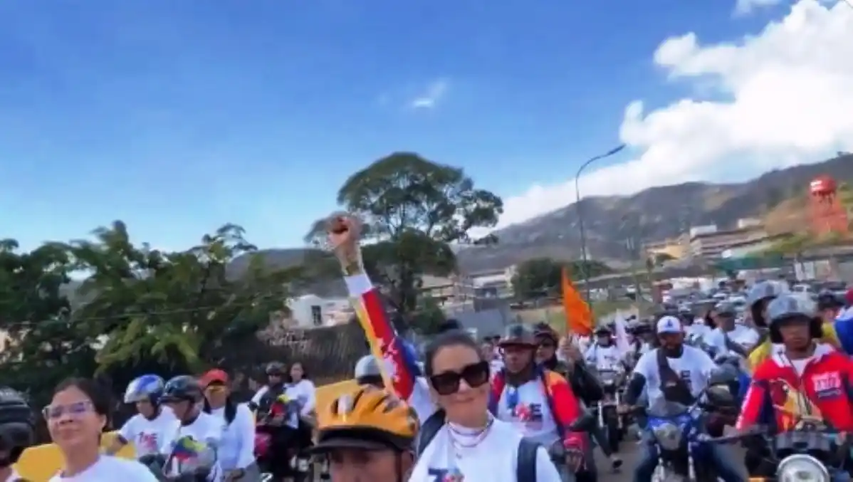 Mujeres, pescadores, campesinos y motorizados se  movilizaron en Caracas en apoyo a Maduro este 8Ene (IMÁGENES)
