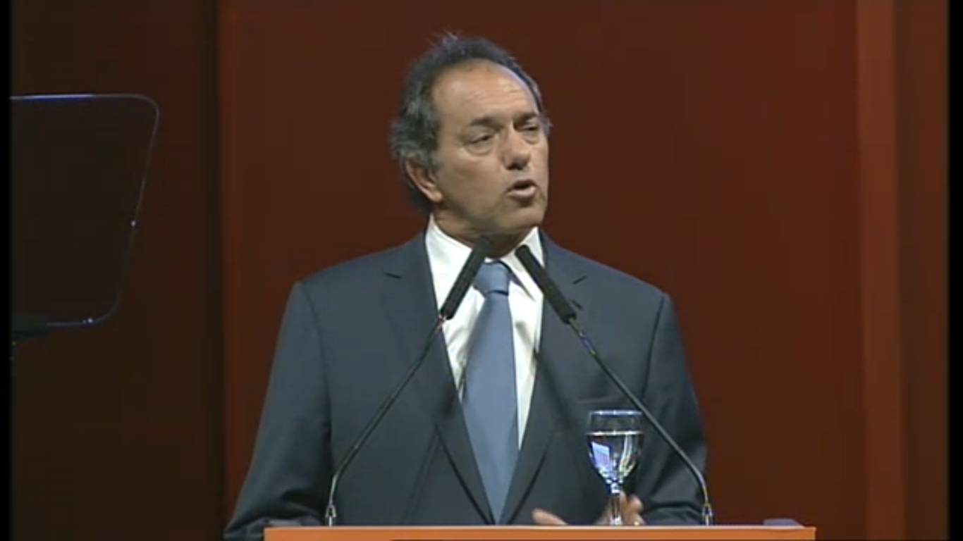 Elecciones 2015: En La Plata, Scioli destacó su gestión y criticó a Massa y a Macri