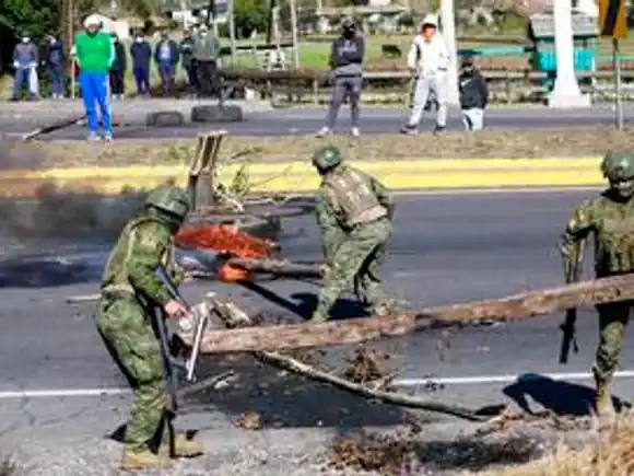 Ecuador ingresa en el décimoquinto día de paro indígena: amenazan con la toma de Quito
