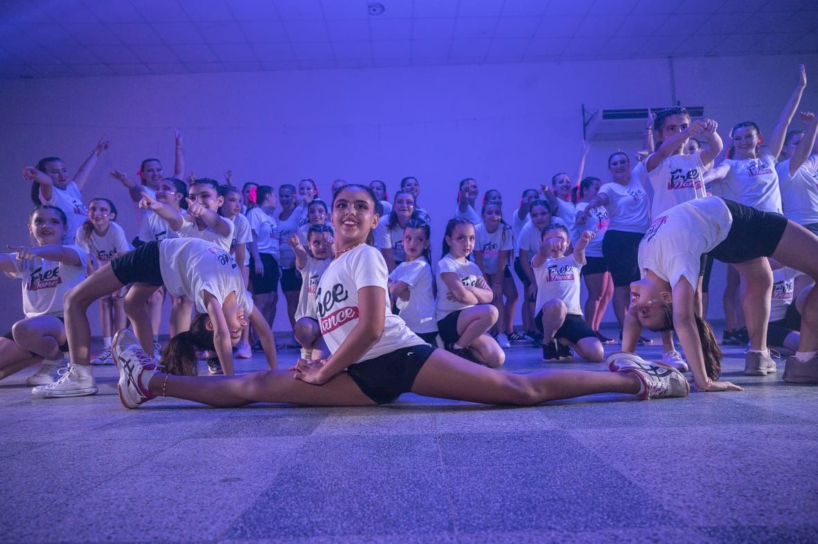 Pueden participar de la escuela de baile niños y adolescentes.