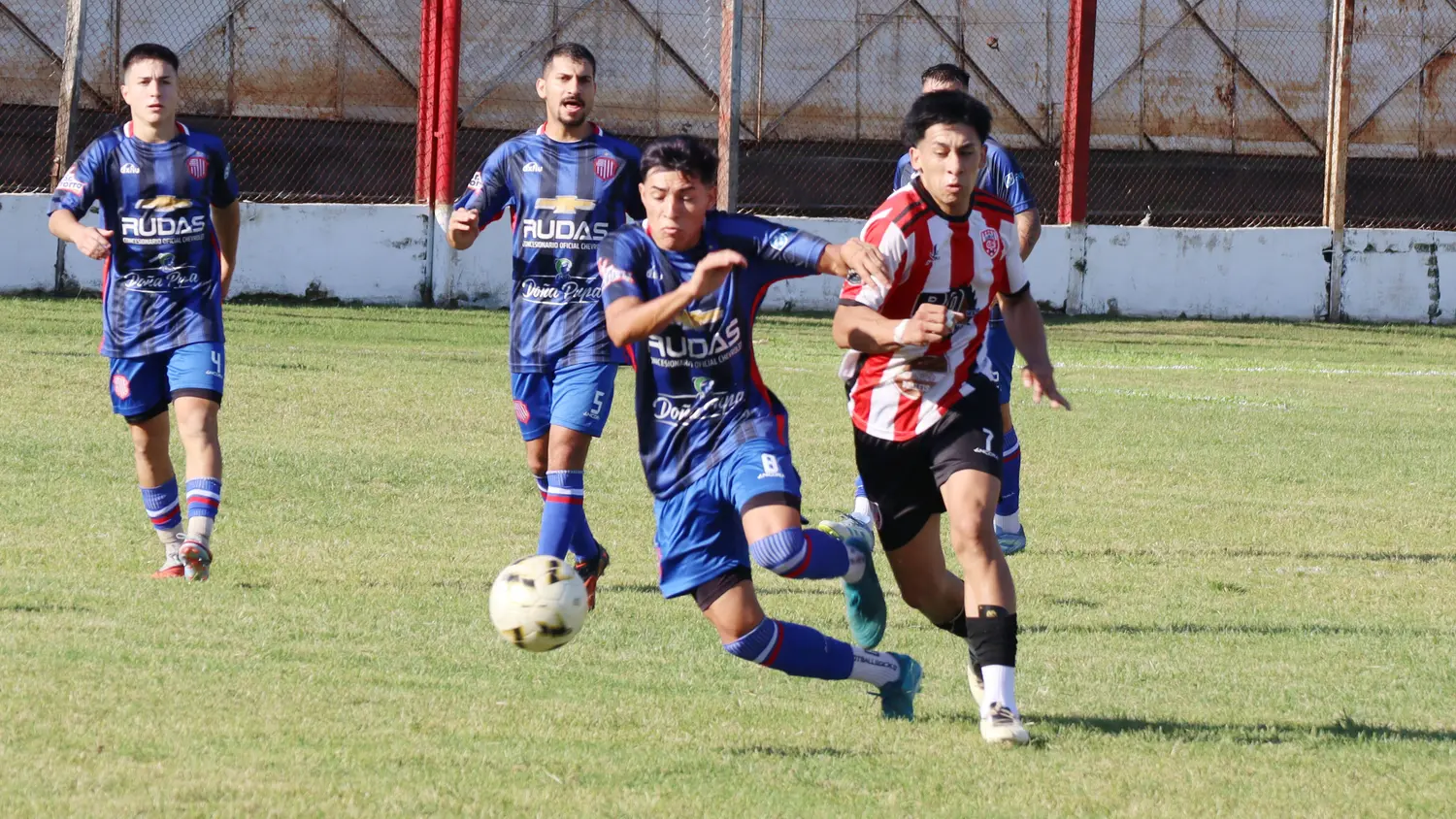 Alberdi es el único líder del Apertura. Triunfos de Libertad y San Lorenzo