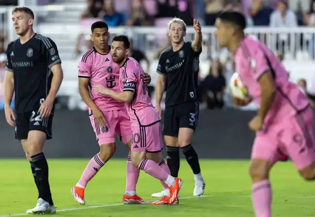Doblete de Messi para el triunfo de Inter
