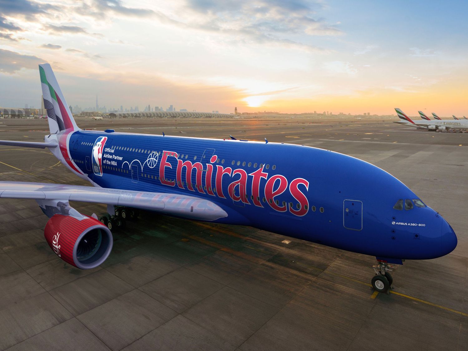 Emirates presenta un A380 con un livery especial de la NBA