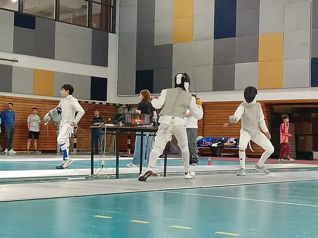 Esgrimistas de la Sociedad Italiana compiten el CeNARD.