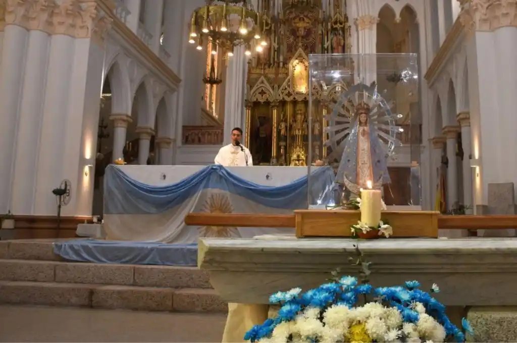 La imagen de la Virgen Malvinera llegó a la ciudad de Santa Fe