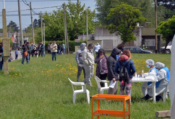 En San Cayetano hisoparon a 28 personas y más de la mitad dio positivo