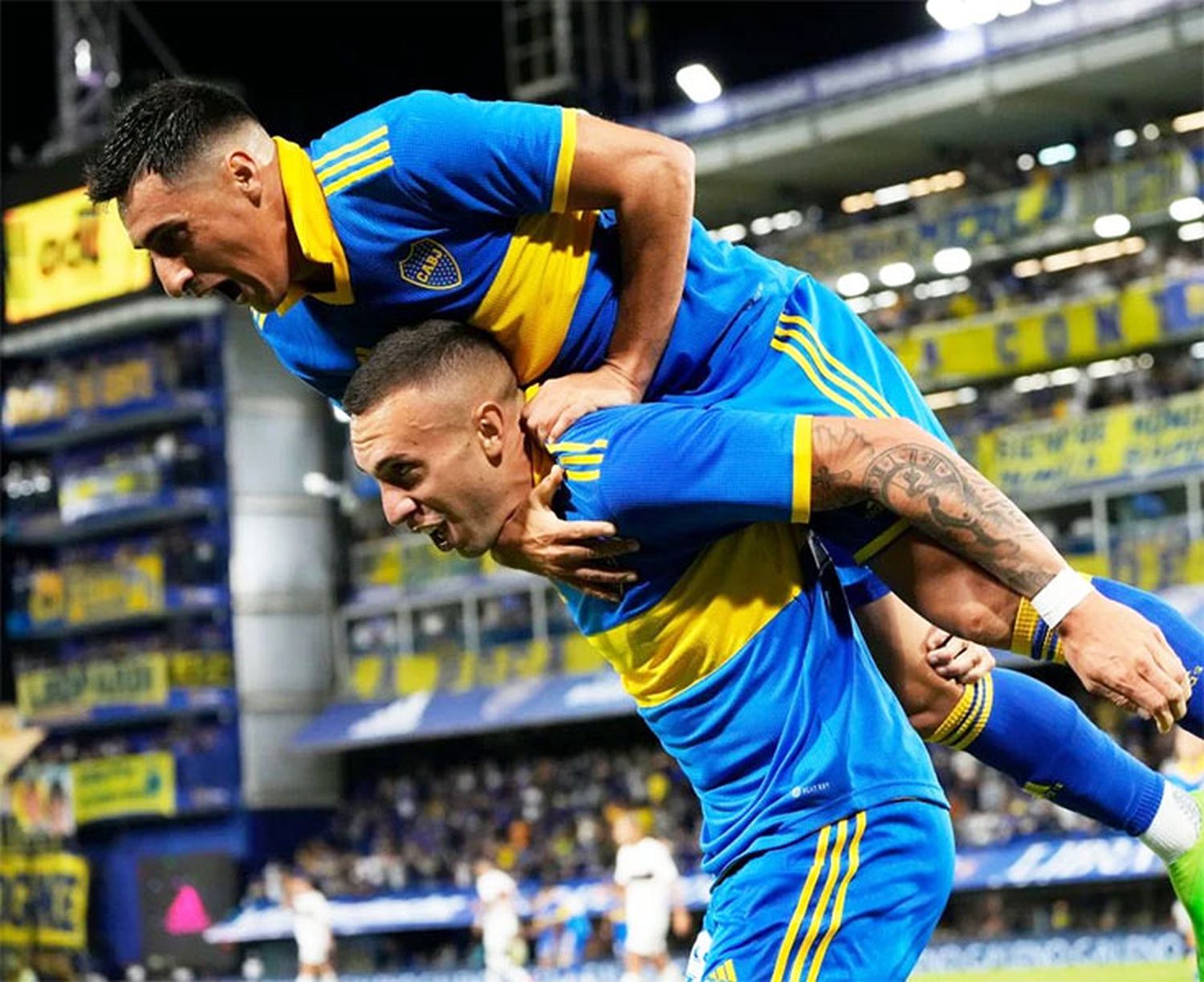 Boca goleó a Platense 3 a 1 y quedó a 5 puntos de Lanús