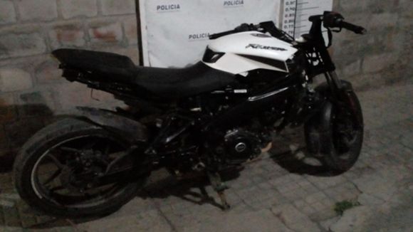 Adolescente de 14 años circulaba en una moto robada hace un año