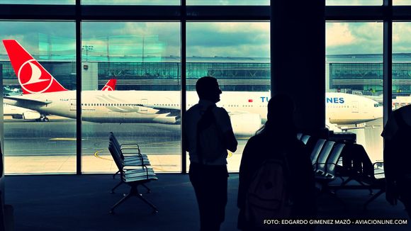 Turkish Airlines expone objetos de Messi, Ronaldo y otros futbolistas en su Business Lounge de Estambul