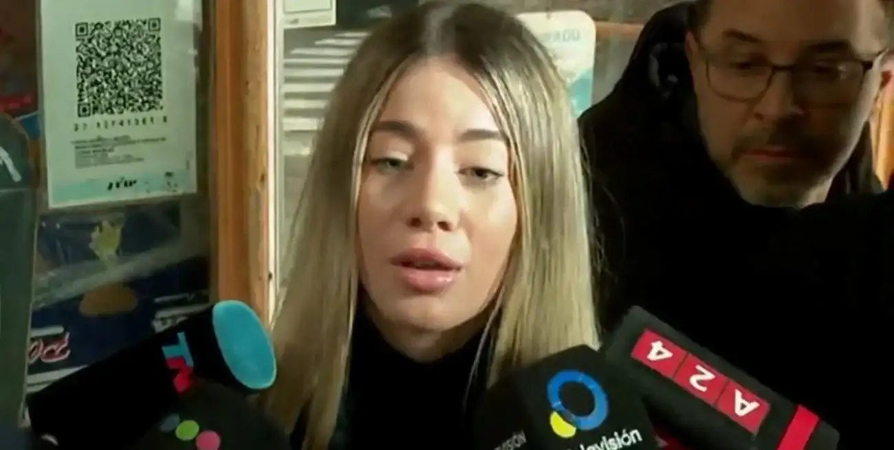 Al retirarse del edificio judicial, la joven tomó contacto con los medios de comunicación y dio precisiones sobre lo ocurrido.