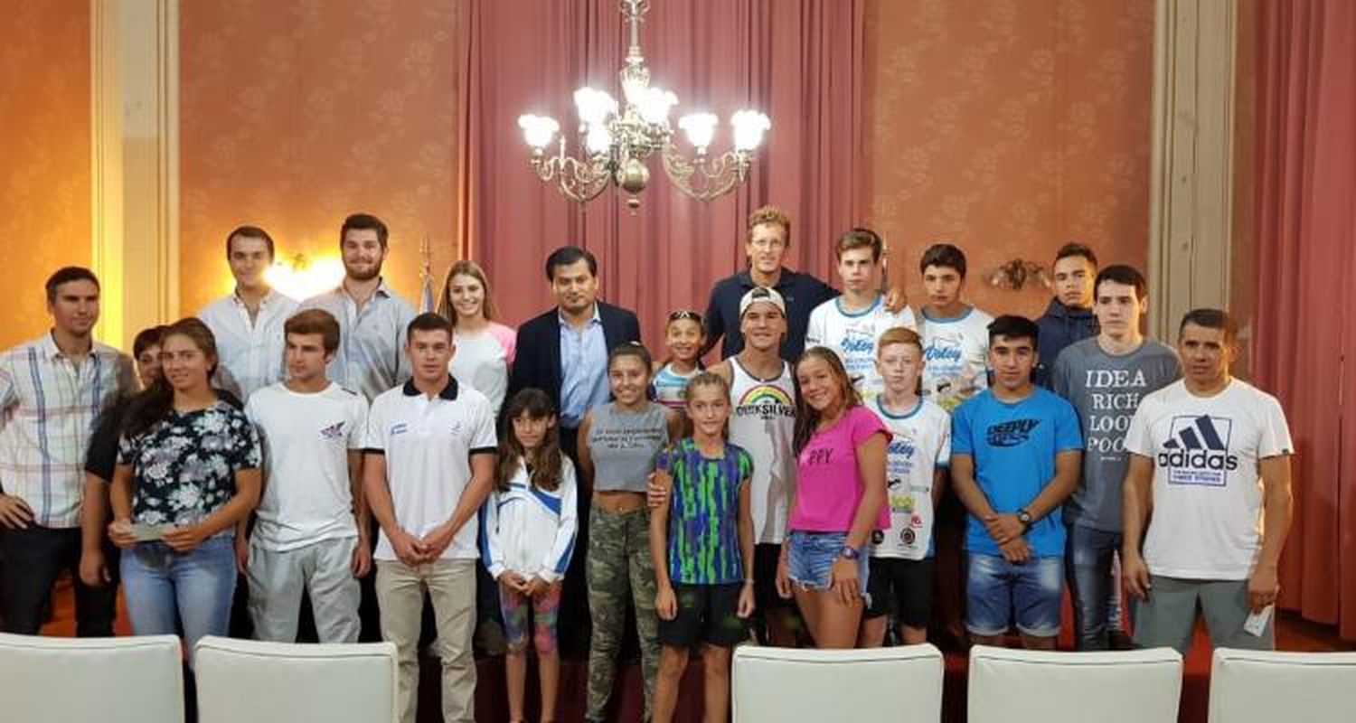 Fondo deportivo: Formalizaron la entrega de becas aprobadas en 2018 a “más de 30” atletas