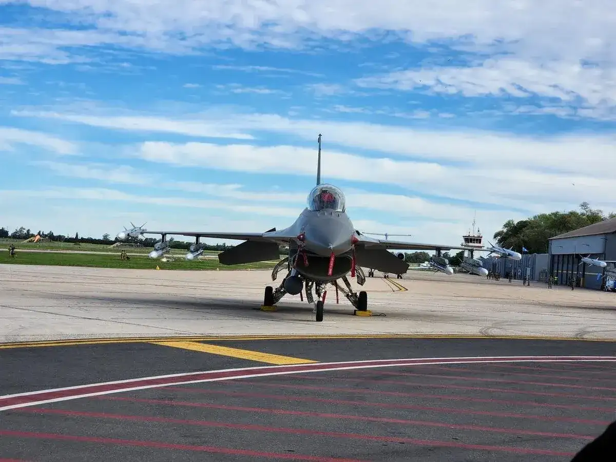 Llegaron a Río Cuarto otros seis cazas F-16 comprados a Dinamarca