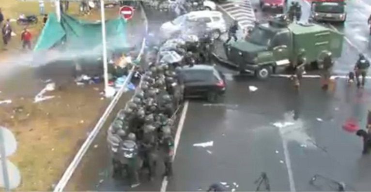 Desalojo, incidentes y heridos con trabajadores de Cresta Roja en Ezeiza 