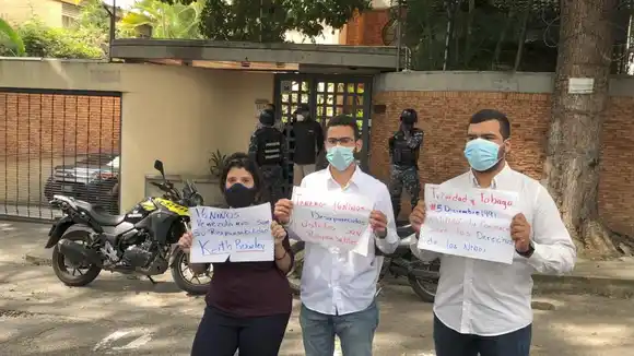 Jóvenes protestan contra la deportación de 16 niños: “Trinidad y Tobago es ingrato con Venezuela”