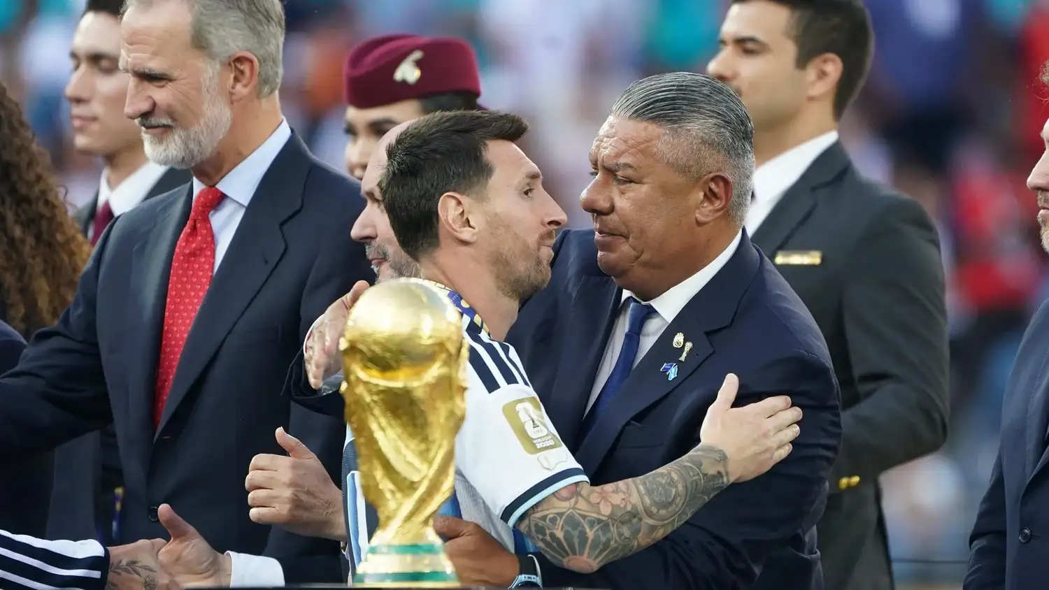 Lionel Messi junto a Claudio Tapia tras la final del Mundial 2026.