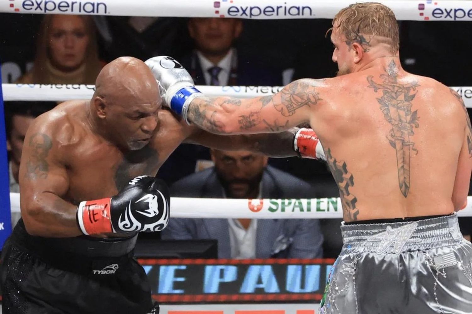 Mike Tyson volvió al boxeo y perdió por puntos ante el influencer Jake Paul