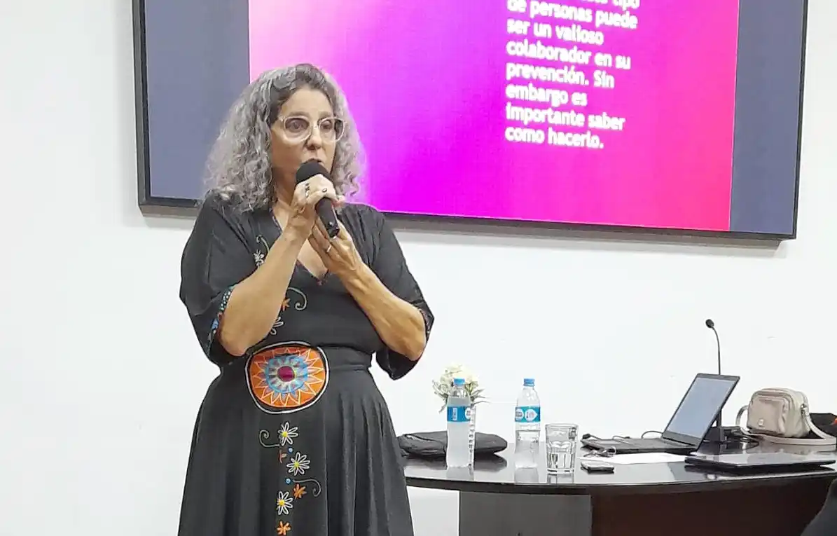 La licenciada y policía Paula Martínez disertó sobre la problemática del suicidio adolescente