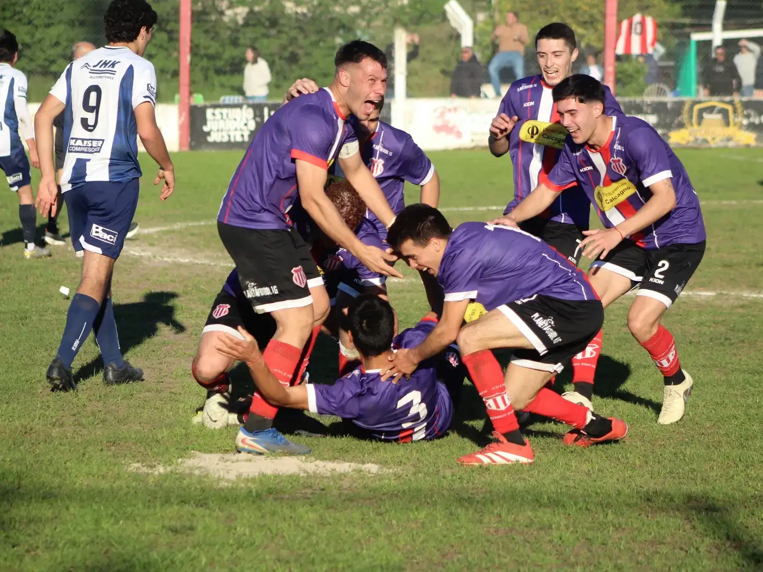 Juventud venció a Urquiza y quedó como único líder del Petit Torneo