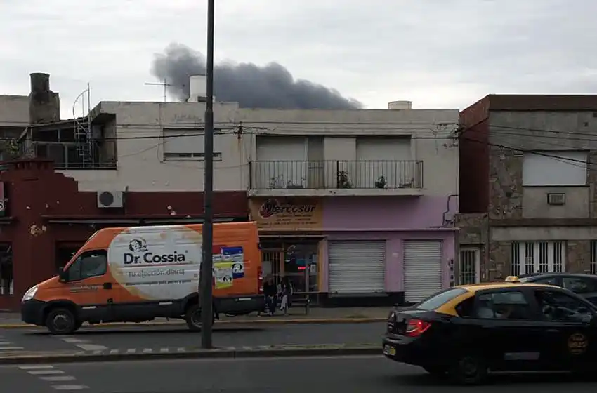Inspeccionaron el predio donde se incendiaron los micros