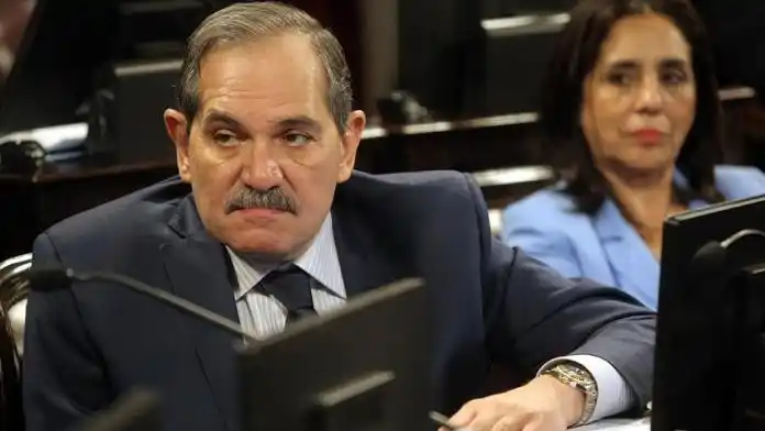 Con una carta abierta, una sobrina de José Alperovich lo denunció por violación