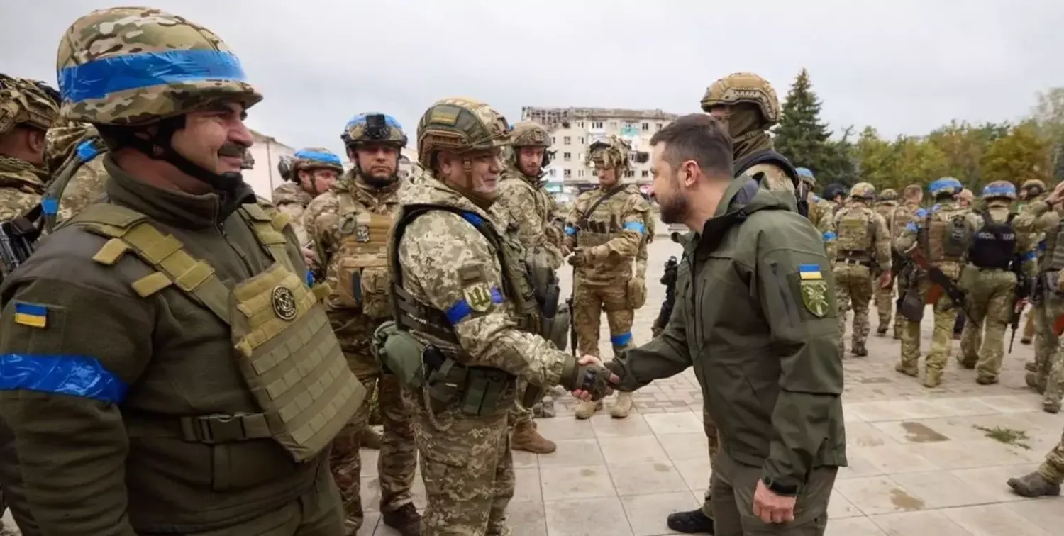 Volodimir Zelenski y la visita a Izium, una de las 20 ciudades recuperadas por Ucrania