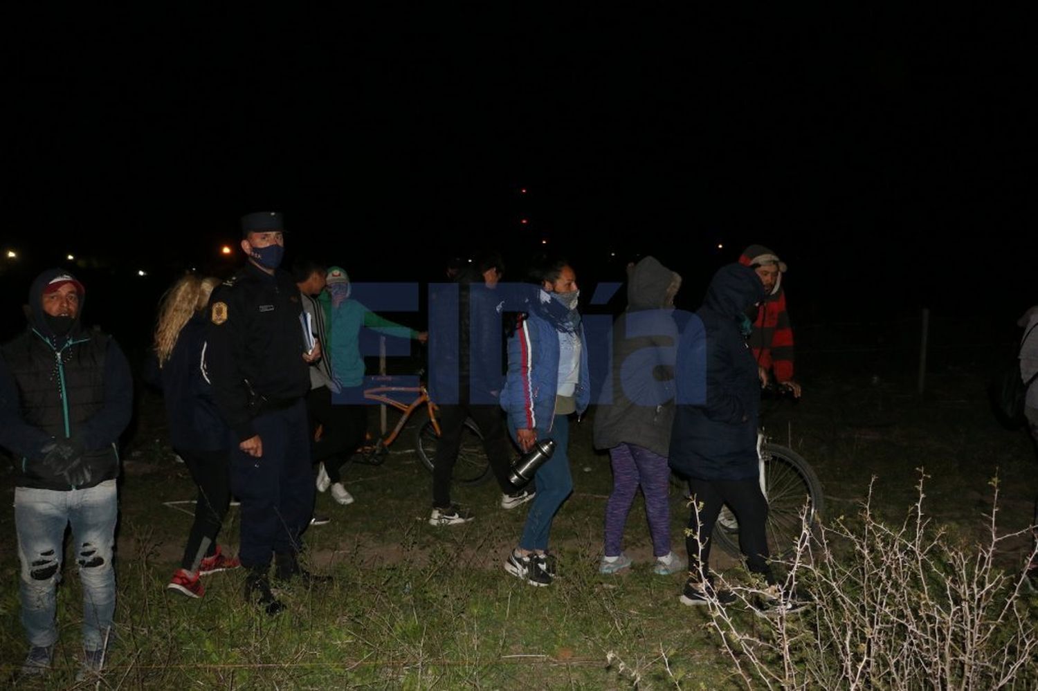 La Policía disuadió a la multitud, pero prometieron volver el sábado.