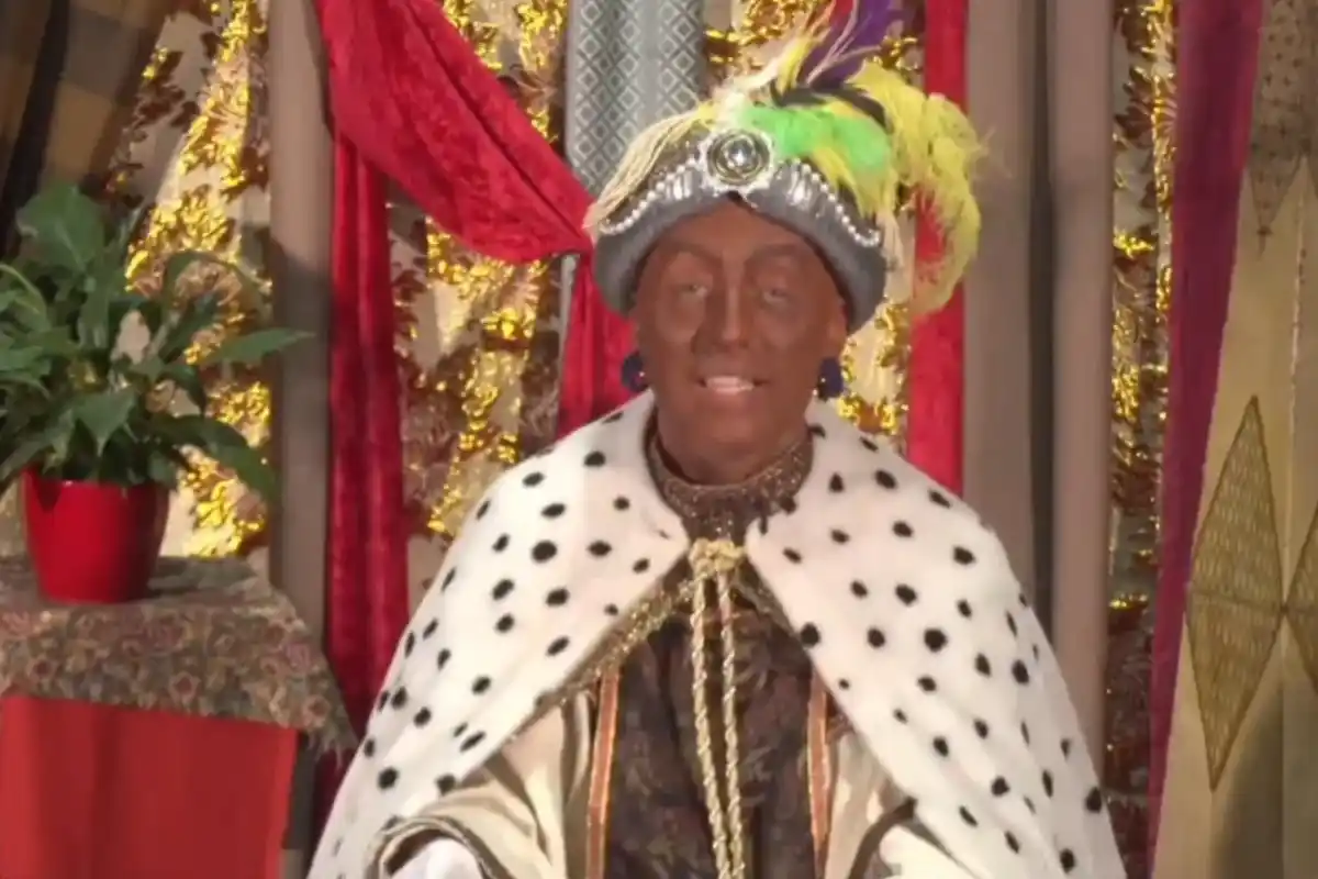 La empresa encargada recurrió a un intérprete que no tenía la piel de color negro.