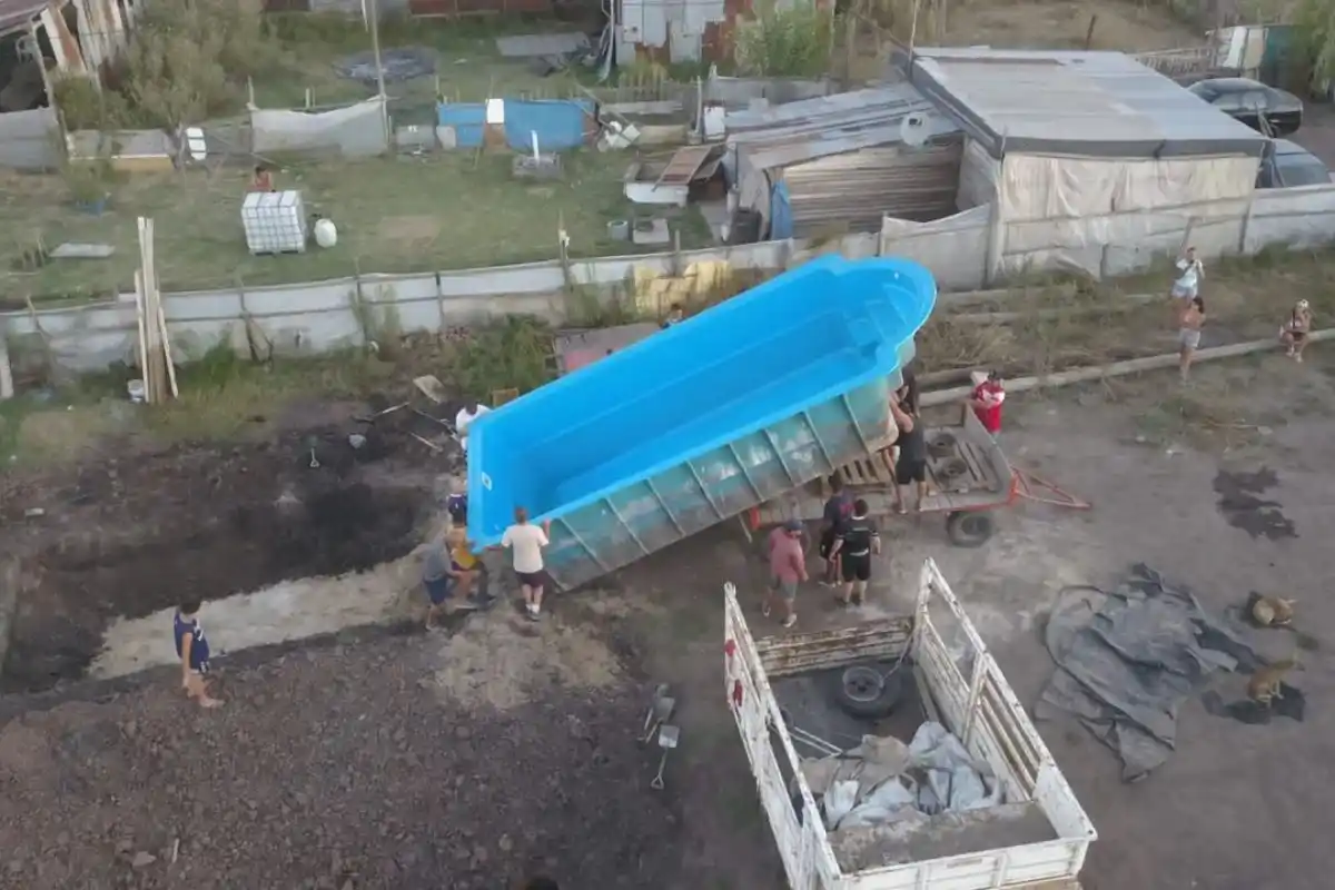 Los delincuentes habían desenterrado la pileta para llevársela.