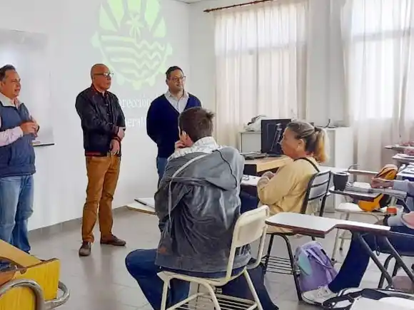 Charla sobre emprendedurismo para estudiantes de gestión gastronómica en la UNER