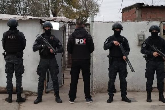 Dos detenidos con drogas en una serie de allanamientos en la región