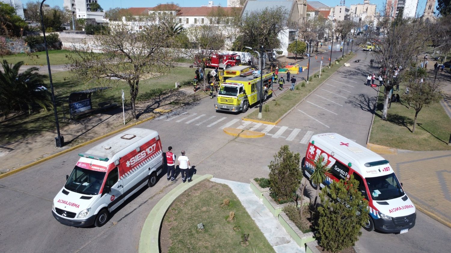 Dotaciones de bomberos y ambulancias del Sies 107 formaron parte del simulacro.