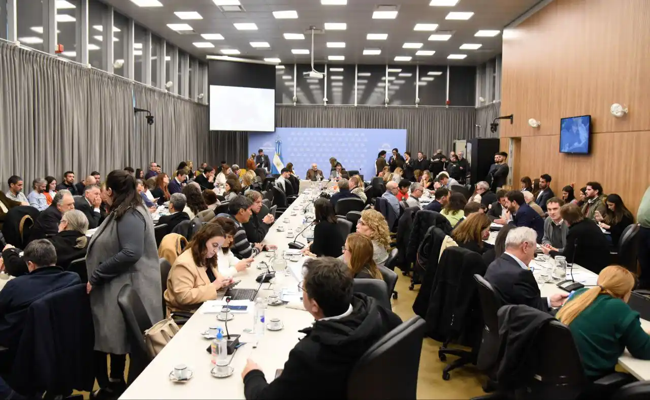 Diputados firmó dictámenes para restituir Fonid y conectividad