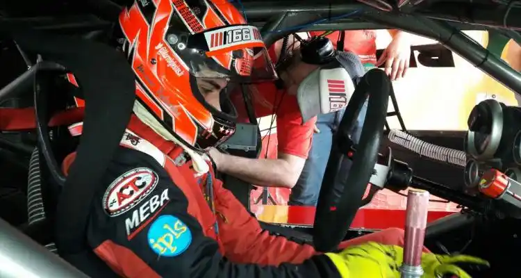 A Morro casi lo sacan DE pista, acomodó el Chevrolet y llegó séptimo