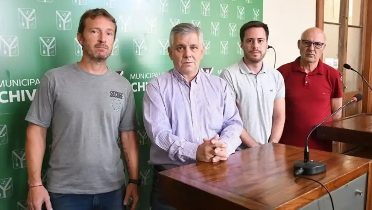 Guillermo Britos brindó una conferencia de prensa junto a autoridades de EMTUPSE.