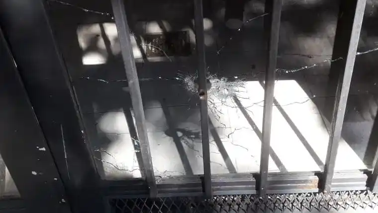 Otra balacera: atacaron a tiros edificio rosarino
