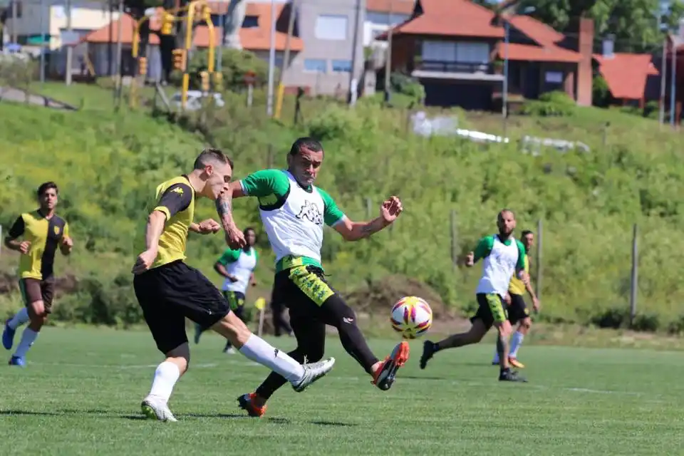 Aldosivi sumó minutos con triunfo ante Santamarina