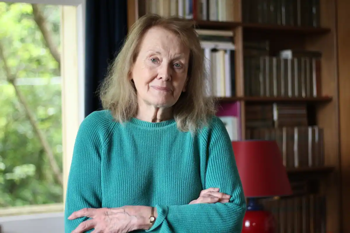 La escritora francesa Annie Ernaux ganó el premio Nobel de Literatura