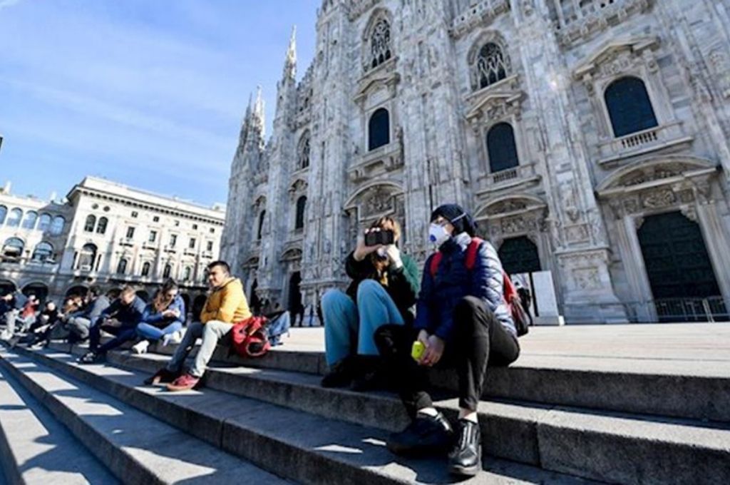 Italia hace obligatorio el uso de barbijo al aire libre en todo el país