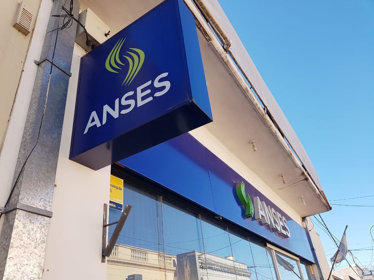 Anses sigue sin atender al público, pero está convocando a algunas personas