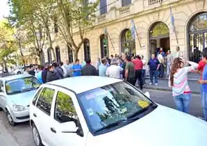 Pergamino: Remiseros marcharon en reclamo de seguridad