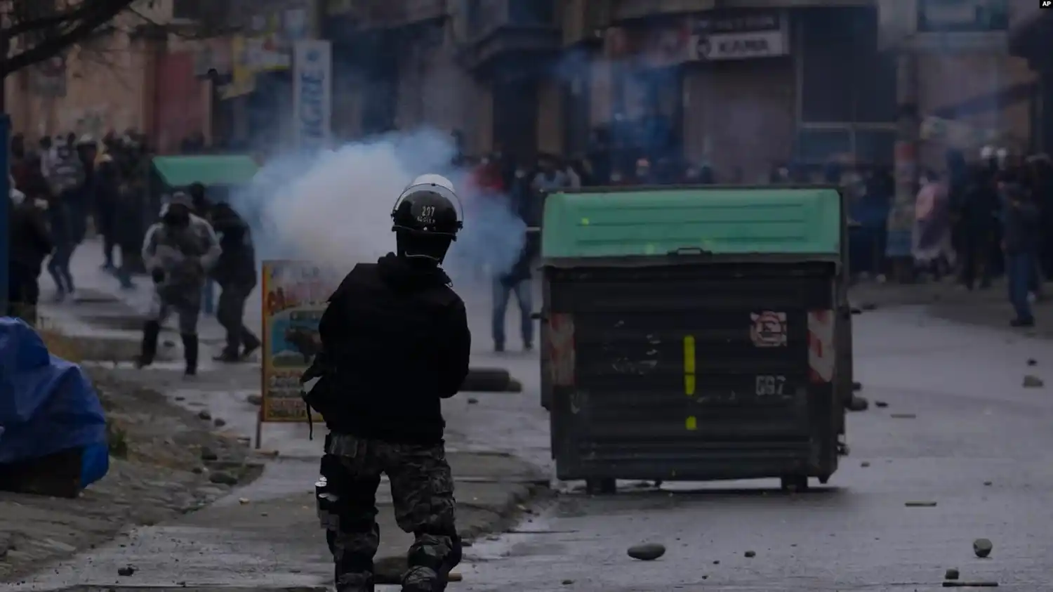 Bolivia: vecinos levantan barricadas en La Paz ante protesta de cocaleros